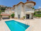 ALANYA TEPEDE EŞYALI MÜSTAKİL VİLLA
